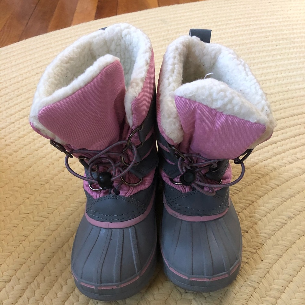 Little girl winter snow boots.